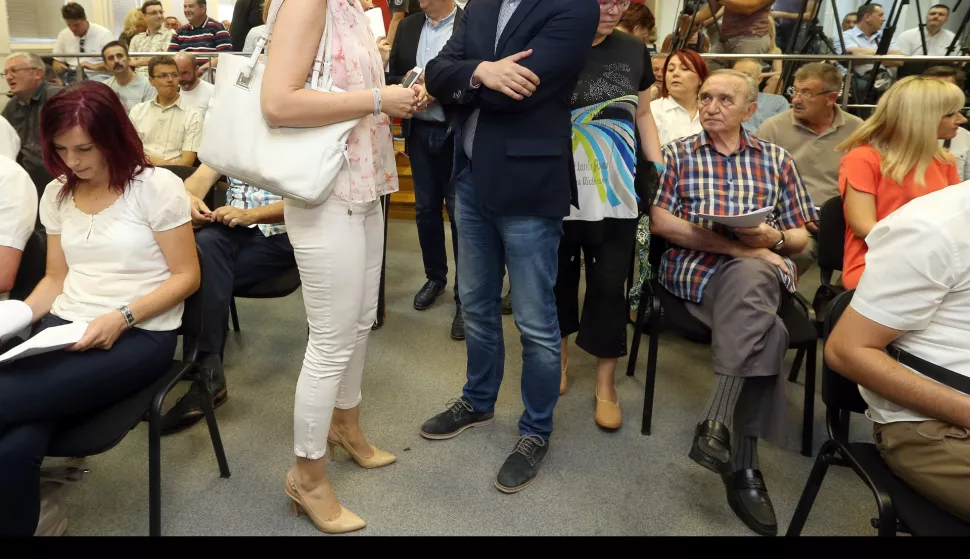 23.07.2017., Zagreb - U stranackim prostorijama na Iblerovom trgu odrzana je sjednica Glavnog odbora SDP-a. Okupljenim clanovima obratio se predsjednik stranke Davor Bernardic. Biljana Borzan, Domagoj Hajdukovic.
Photo: Robert Anic/PIXSELL