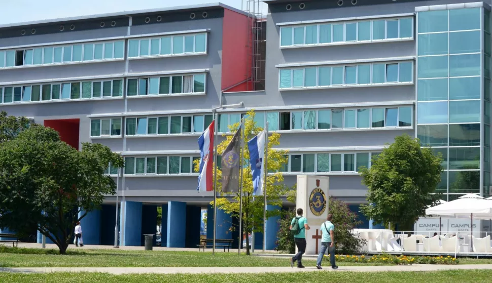 osijek, 15 srpanj 2014, kampus, studentski dom
snimio zdenko puić