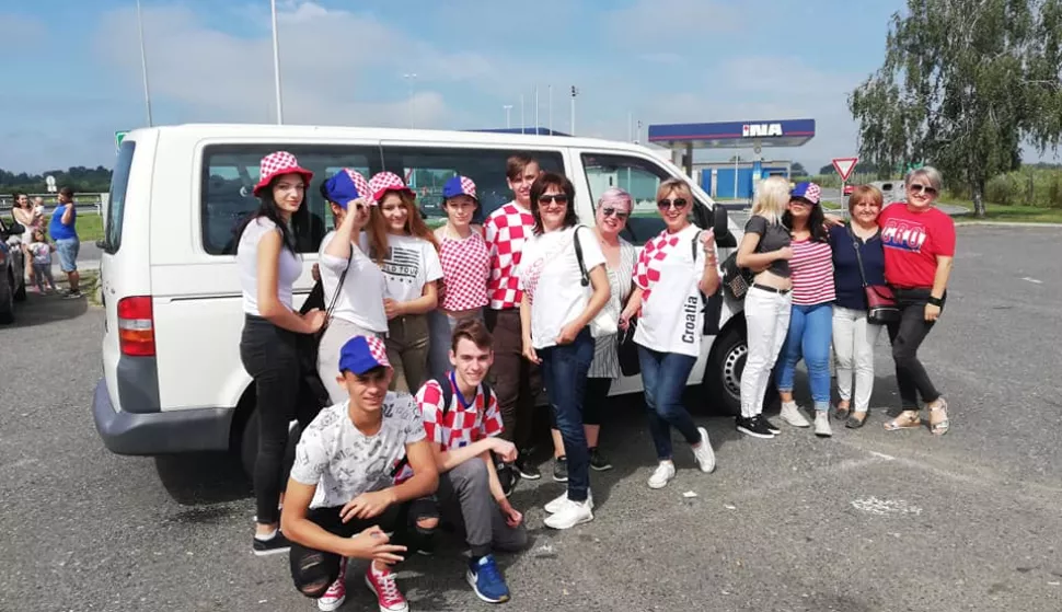 Djeca Dječjeg doma Klasje na dočeku Vatrenih