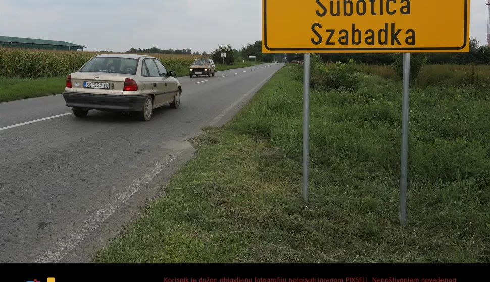 11.09.2014., Subotica, Srbija - Srbijanski predsjednik Tomislav Nikolic darovao je bunjevackim skolarcima udzbenike na cirilici.
Photo: Marko Mrkonjic/PIXSELL
