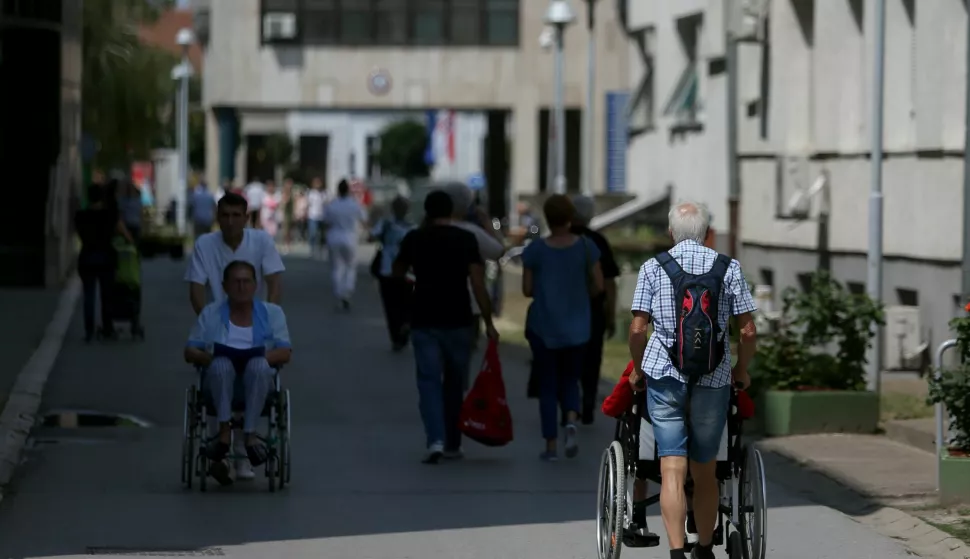 Snimio Davor KIBEL,
Osijek, 18.06.2018. KBC, Klinički bolnički centar Osijek, bolnica, pacijent, pacijenti na odjelu, bolest, liječenje