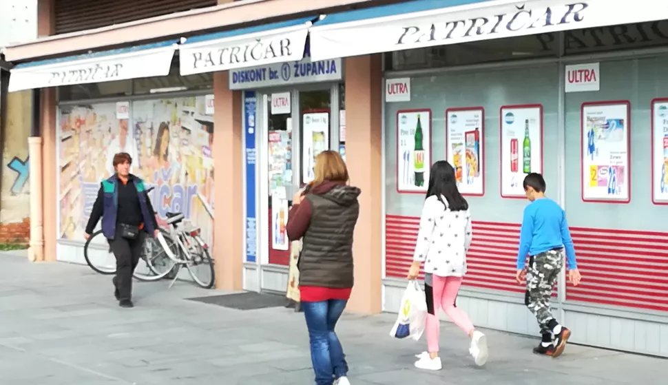 Trgovina Patričar u centru Županje, rujan 2018., snimila Marija Le&scaron;ić Omerović