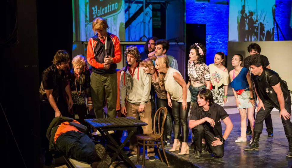 18. OSJEČKO LJETO KULTURE - dvori&scaron;te hotela Central, praizvedba drame Branka Kostelnika "Osječki long, long play" u režiji Sa&scaron;e Anočića
1. srpnja 2018.