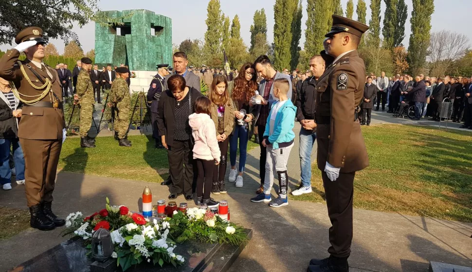 Polaganje vijenaca na grob Blage Zadre