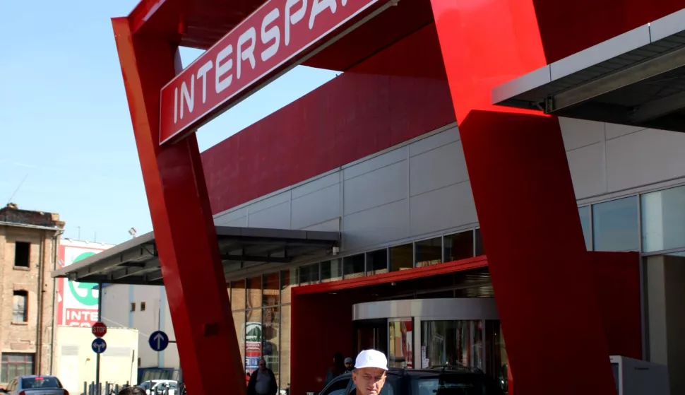 SNIMIO DAVOR KIBEL,
OSIJEK, 28.03.2008. INTERSPAR, PRVI ROĐENDAN..