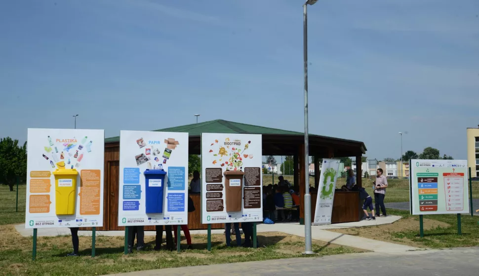 Osijek: 13.05.2015
Unikom, reciklano dvorite eu projekt
Snimio: Josip eri