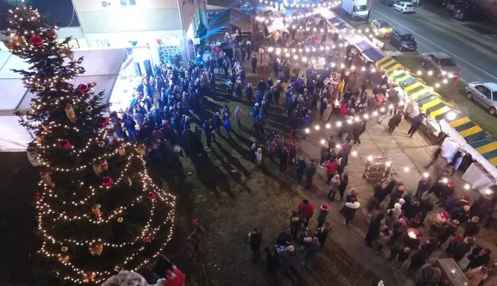 TRODNEVNI BOŽIĆNI SAJAM UDRUGA I OPĆINE ČEPIN
Odlična zabava na čepinskom &ldquo;Sjevernom polu&rdquo;, 2016.