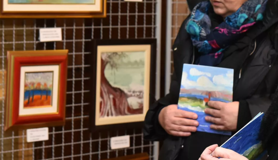 kultura...vukovar...12.12.2018.gradski muzej vukovar - dvorac eltz, mramorna dvorana; otvorena izlozba slika "impresija dunava i mora", zdravka dvojkovica; foto Gordan Panić