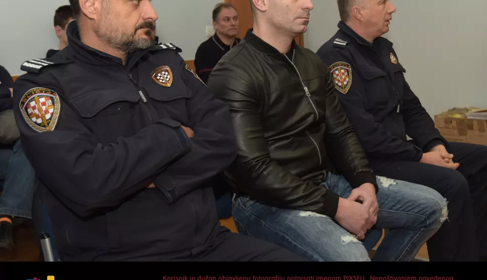 Zadar: Održano roči&scaron;te Darku Kovačeviću zbog premlaćivanja djevojke 14.12.2018., Zadar - Jutros je na Opcinskom sudu odrzano rociste Darku Kovacevicu - Daruvarcu koji je optuzen zbog premlacivanja djevojke. Ocekuje se njegovo pustanje na slobodu tijekom dana zbog isteka roka od 6 mjeseci od uhicenja. Photo: Dino Stanin/PIXSELL