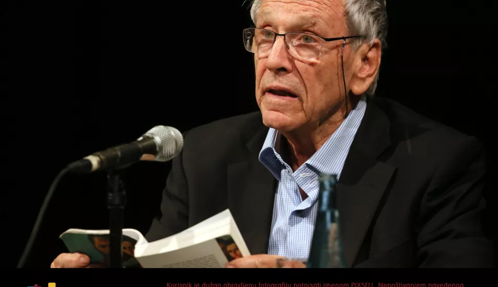 FILED - 08 July 2015, Berlin: The Israeli writer Amos Oz reads from his book &quot;Judas&quot; at the award ceremony of the International Literature Prize in the House of World Cultures. Oz died at the age of 79. His grandson N. Salzberger confirmed this to the German Press Agency on 28.12.2018. Photo: Stephanie Pilick/dpa /DPA/PIXSELL
