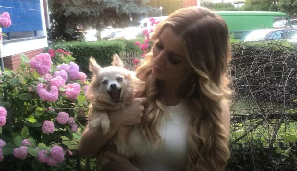 Fani i njezin pas Sauri