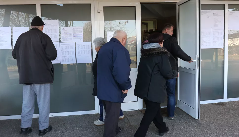 OSIJEK, 09. 12. 2018, IZBORI, IZBORI ZA GRADSKE ČETVRTI. IZBORI ZA ČLANOVE VIJEĆA MIJESNIH ODBORA I GRADSKIH ČETVRTI. JUG 2. IZBORNO MIJESTO 35 I 36, SRIJEMSKA 124b.
snimio GOJKO MITIĆ