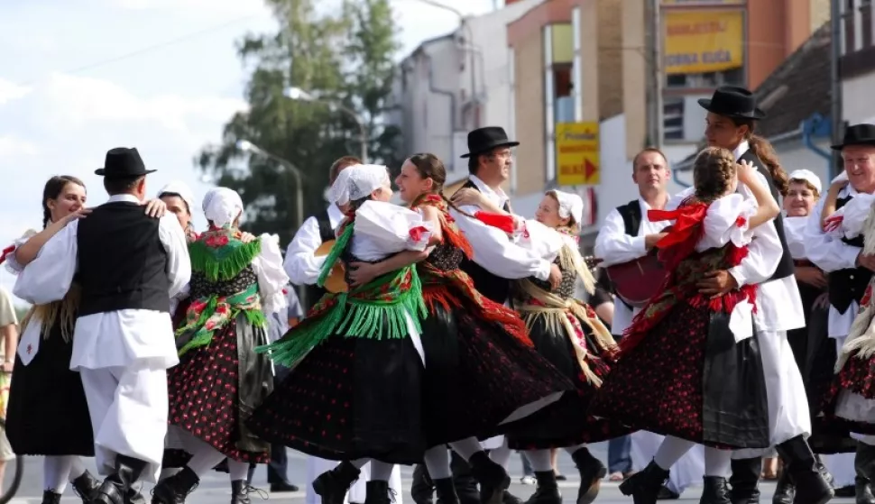 DONJI MIHOLJAC - Miholjačko sijelo je najveća i najpopularnija manifestacija u Donjem Miholjcu. Arhiva, TZ DONJI MIHOLJAC
