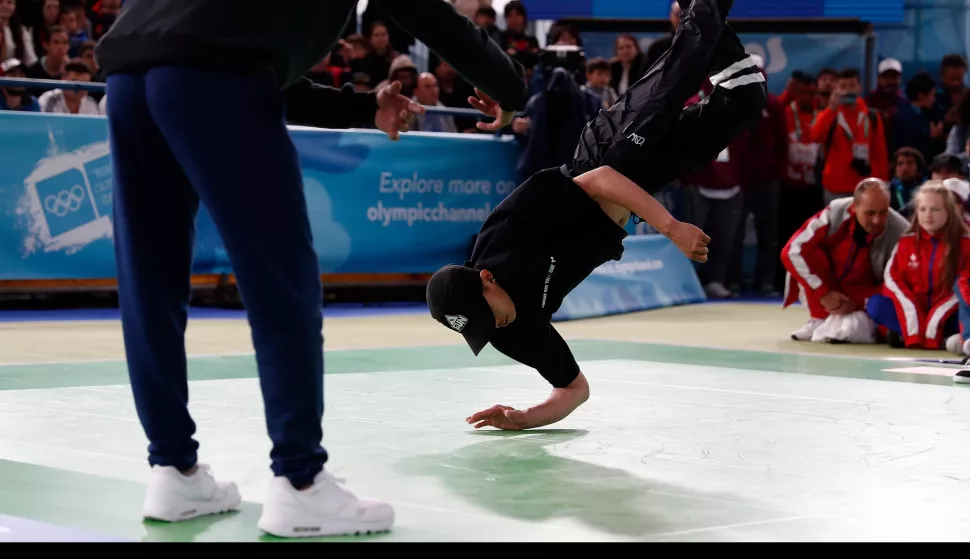 (SP)ARGENTINA-BUENOS AIRES-SUMMER YOUTH OLYMPIC GAMES-BREAKING-MIXED TEAM (181012) -- BUENOS AIRES, Oct. 12, 2018 (Xinhua) -- B4 (R) of Vietnam battles with Broly (L) of Argentina during the breaking mixed team gold medal battle at the 2018 Summer Youth Olympic Games in Buenos Aires, Argentina, on Oct. 11, 2018. Ram/B4 claimed the title. (Xinhua/Wang Lili) Wang Lili Photo: XINHUA/PIXSELL