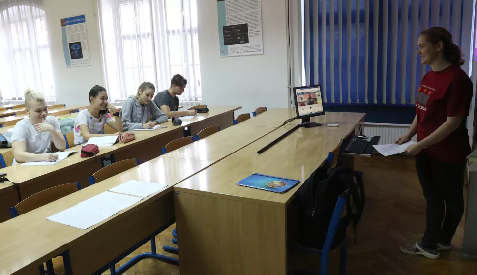 OSIJEK, 09. 03. 2019, GAJEVA TRG 6. ODJEL ZA MATEMATIKU, ODRAO SE TZV. MATEMATIČKI RALLY ZA SREDNJOKOLCE.
snimio GOJKO MITIĆ