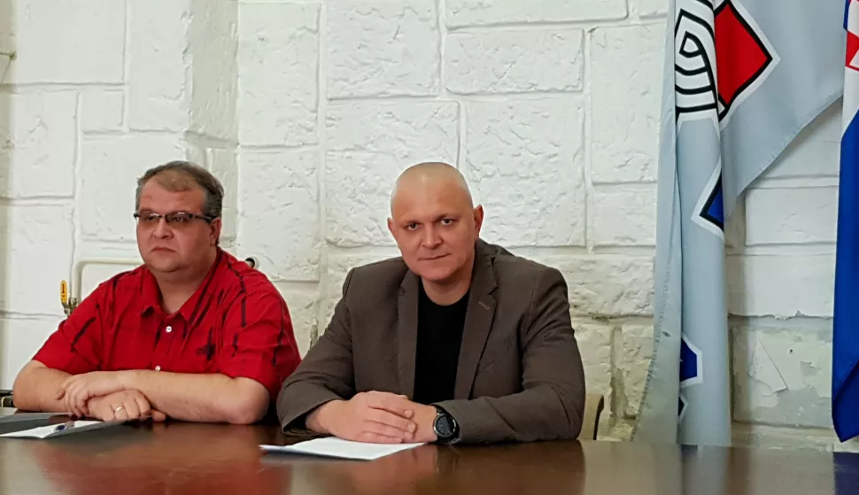 Valpovo, konferencija za novinare HDZ-a Valpovo: Dejan Pisačić i Antun Katalenić, travanj 2019.