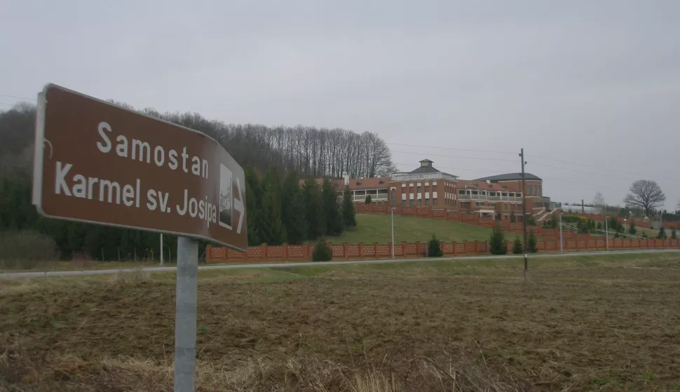 Breznica Đakovačka

Samostan Karmelićanki "Karmel sv. Josipa" u Breznici Đakovačkoj, u kojoj živi 28 redovnica
OŽUJAK 2017.