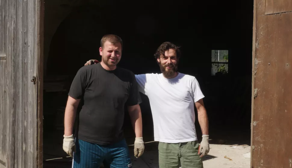 Projekt "Use &amp; Reuse", mladi osječki poduzetnici Domagoj Dumančić i Juraj Bučević uzgajaju gljive iz taloga od kave.