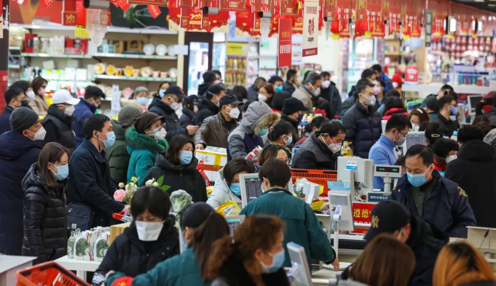 epa08163557 Shoppers wait to check out of a supermarket in Wuhan in central China's Hubei province 25 January 2020. The city struck by the 2019-nCoV virus will ban private traffic starting on Sunday, prompting citizens to a shopping spree of necessities and groceries. EPA/YUAN ZHENG CHINA OUT