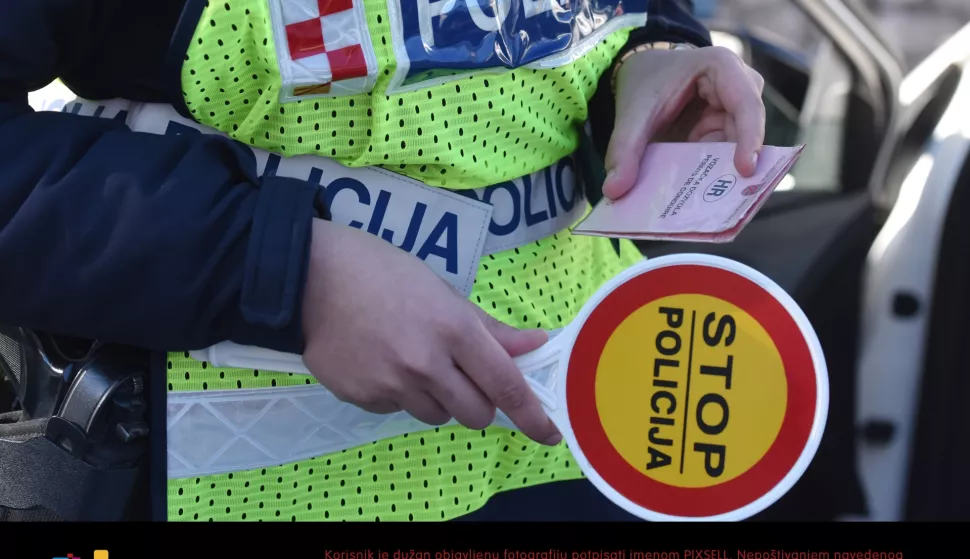 &Scaron;ibenik: Policijska akcija suzbijanja prekr&scaron;aja vozača prema pje&scaron;acima 12.02.2019., Sibenik - Policija Sibensko-kninske zupanije provodi akciju suzbijanja prekrsaja vozaca prema pjesacima zbog ucestalih prometnih nesreca u kojima su sudjelovali pjesaci. Photo: Hrvoje Jelavic/PIXSELL