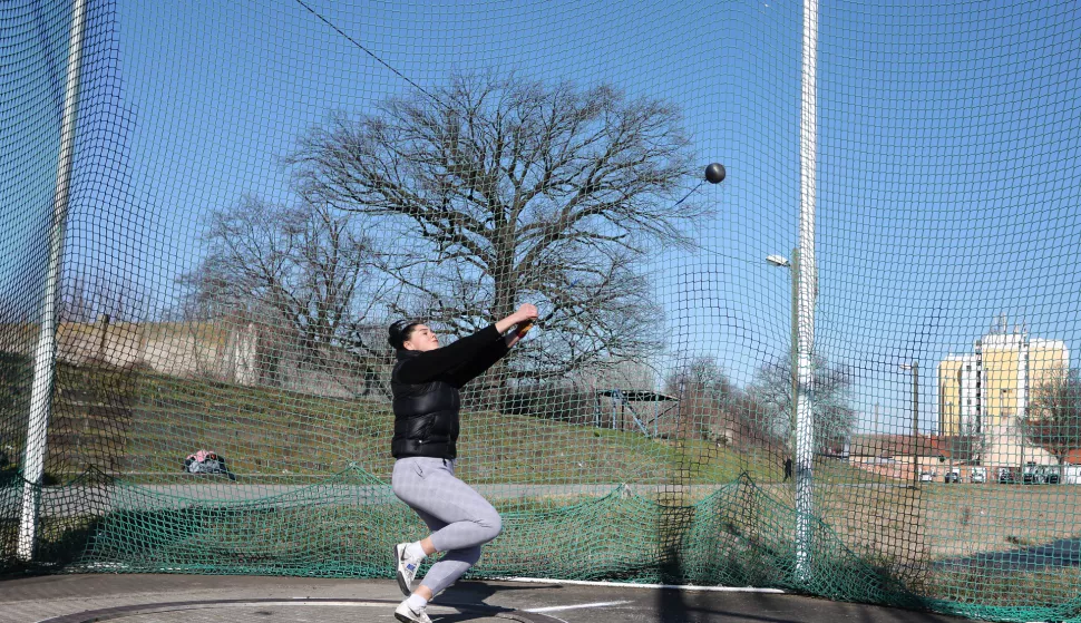 Osijek.22.02.2020. Pomoćni teren stadiona Gradski vrt (Speedway) Zimski bacački mitingNa fotografiji: bacanje kugleFoto:Marko Mrkonjic