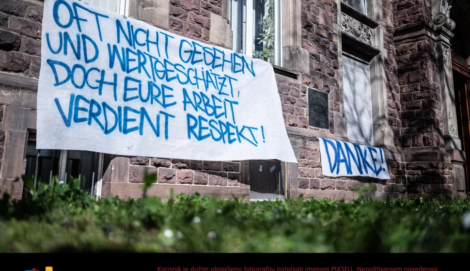 A banner/poster with thanks to Aertze and hospital staff at the City Clinic/Hospital in Karlsruhe: "Often not seen and valued, but your work deserves respect - Thank you! GES/Daily life in Karlsruhe during the Corona crisis, 22.03.2020 GES/Daily life during the corona crisis in Karlsruhe, Germany. 22.03.2020 A poster as thank to doctors and nurses seen at the front of the "Staeditsches Klinkum" -Hospital in Karlsruhe. | Usage worldwide /DPA/PIXSELL