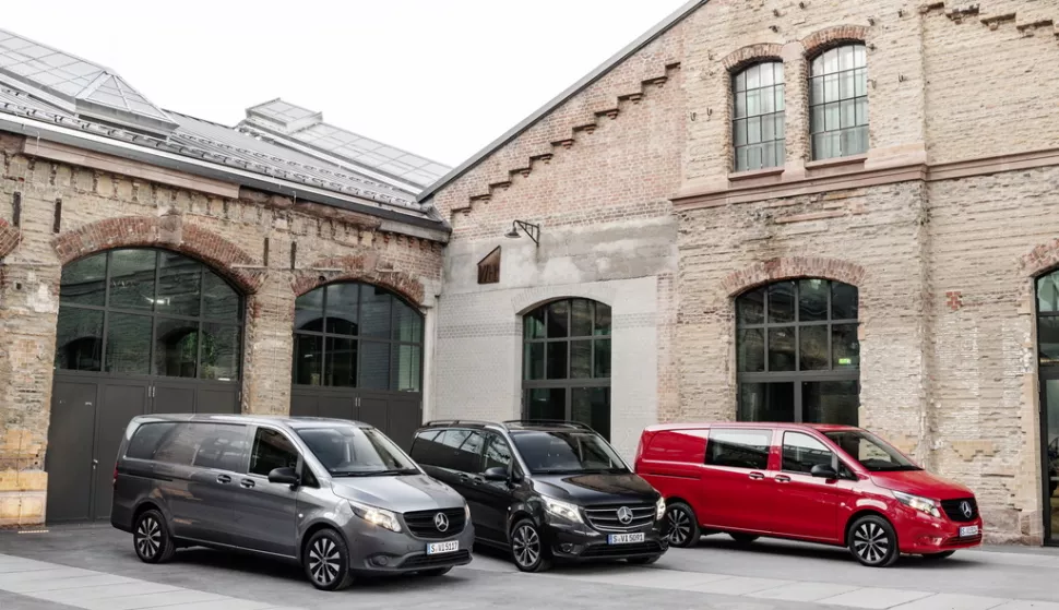 Der neue Mercedes-Benz Vito Tourer, Mixto und Kastenwagen &ndash; Exterieur, Vito Tourer Graphitgrau, Vito Mixto Jupiterrot, Vito Kastenwagen Selenitgrau metallic // The new Mercedes-Benz Vito Tourer and Mixto &ndash; Exterior, Vito Tourer Graphite grey, Vito Mixto Jupiter red, Vito Panel Van Selenite grey metallic