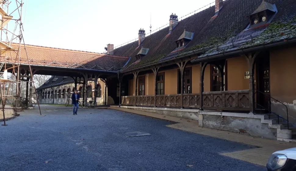 DONJI MIHOLJAC - Dvorac Prandau u kojem se nalazi Matični ured, snimljeno u srpnju 2019. Snimila Snježana Fridl