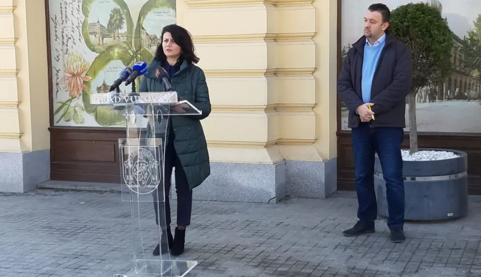 Preskonferencija Stožera civilne za&scaron;tite Grada Vukovara; Marijan Pavliček i Sanja Tokic