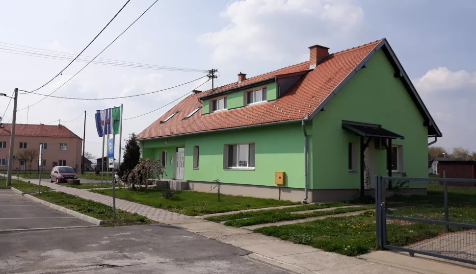 MAGADENOVAC - Zgrada Općine Magadenovac, ilustracija, snimljeno u travnju 2019. Snimila Snježana Fridl
