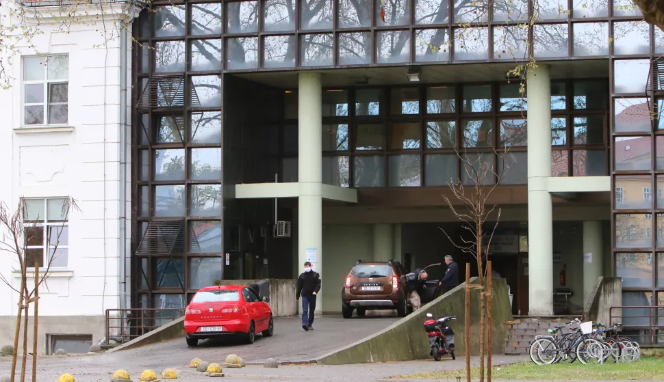 14.04.2020., Osijek - koronavirus, COVID-19, Zgrada Objedinjeni Hitni Bolnički PrijamFoto: Željko &Scaron;epić