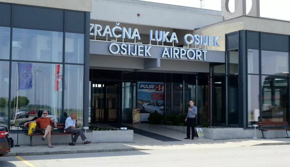 klisa, 3 svibnja 2018, 12,00 sati, zračna luka osijek, upan ivan Anuić posjetio je ZL Osijek gdje je upoznati s planovima u 2018. i uspostavi novih zračnih linija, Novinar: Dario Kutro snimio zdenko puić