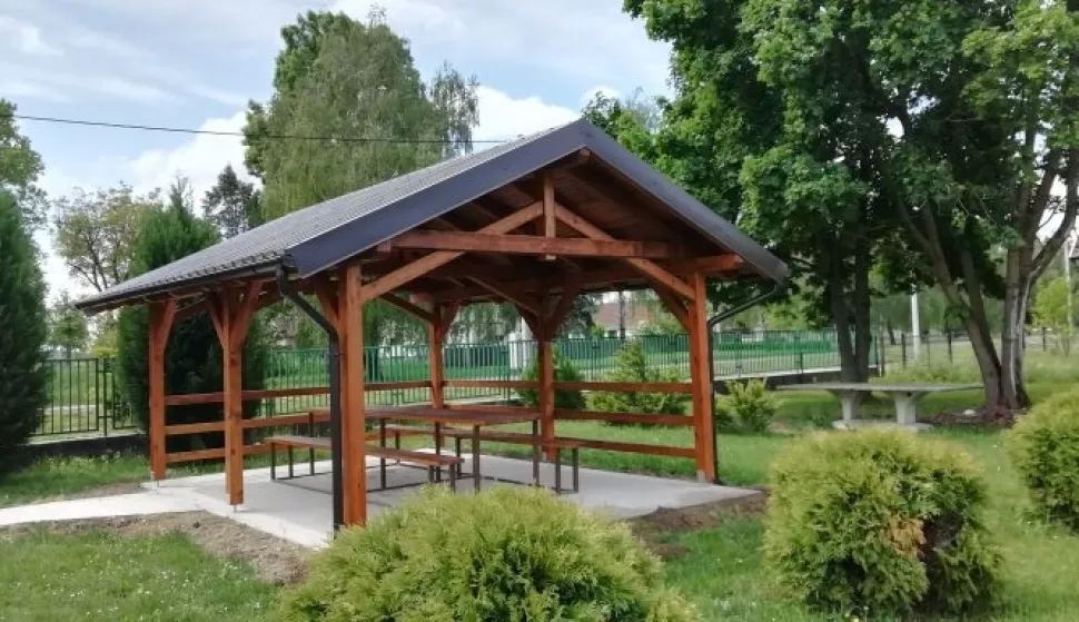 Gorica Valpovačka, jedna od brojnih sjenica postavljenih na Području Grada Beli&scaron;ća, svibanj 2020.