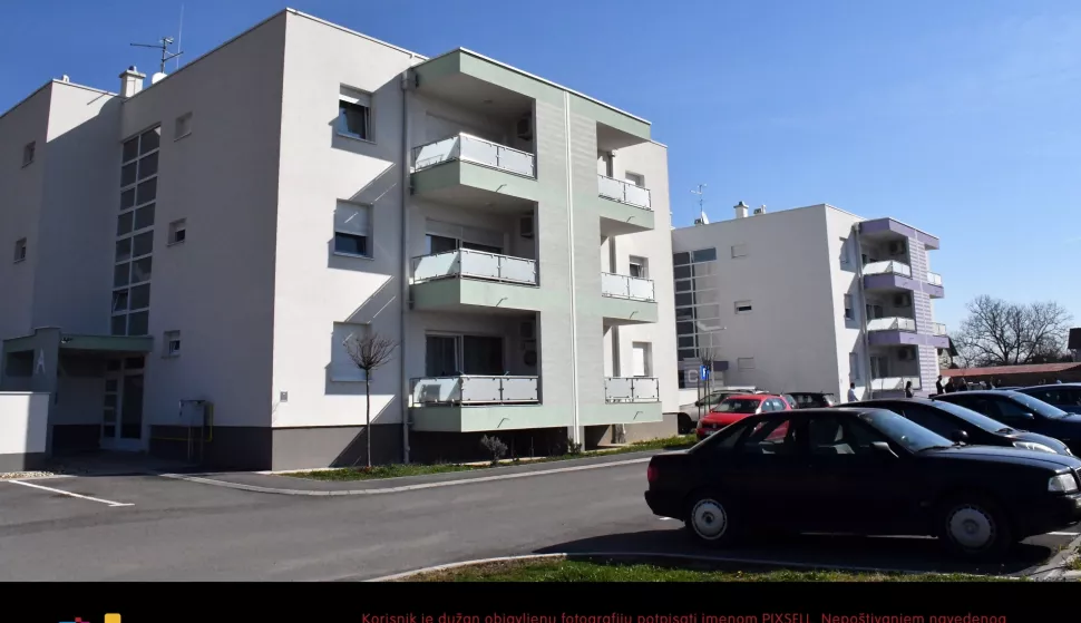 12.03.2020. Slavonski Brod - Potpisani ugovori o najmu stanova uz mogucnost otkupa s korisnicima novih gradskih stanova za mlade obitelji u bracnoj i izvanbracnoj zajednici, te samohranim roditeljima. Photo: Ivica Galovic/PIXSELL