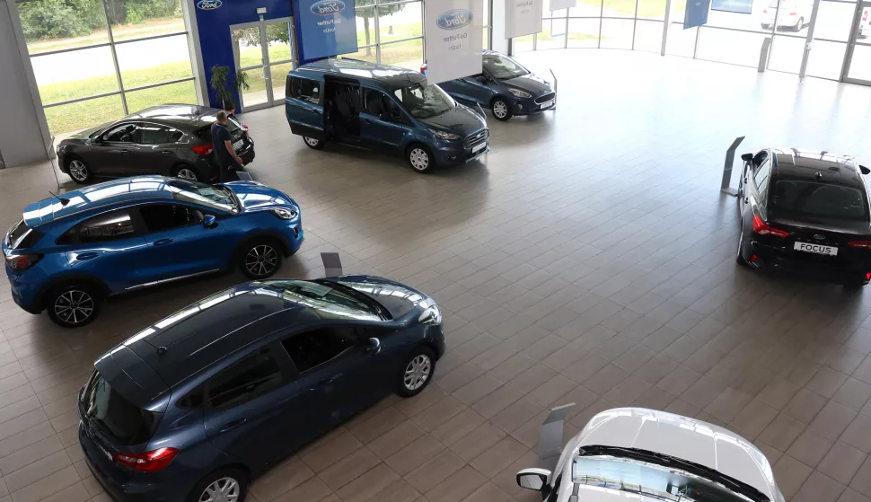 OSIJEK, 13. 07. 2020, SVETOG LEOPOLDA BOGDANA MANDIĆA, ČEPINSKA. AUTO SALON FORD ATENZA. KORONA VIRUS, COVID-19.snimio GOJKO MITIĆ