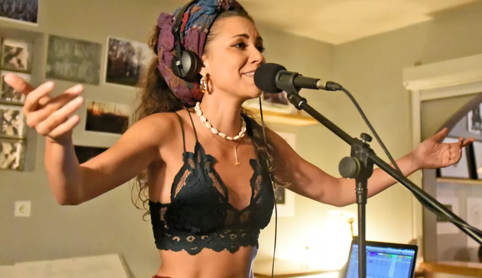 mozaik...vinkovci...11.07.2020. caffe bar walkov - centar kulture; walkow ljeto; na fotki - koncert aklea neon; foto Gordan Panić