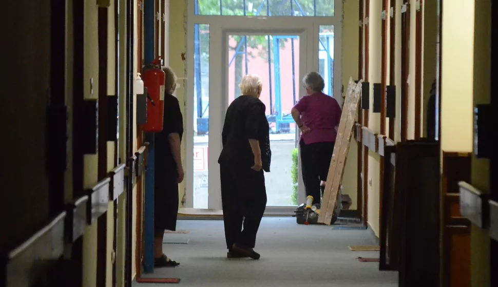 osijek, 17 srpnja 2020, 10, 00 sati, koronavirus, covid 19, dom za starije i nemoćne osijek, drinska ulica, novinar marija mihelićsnimio zdenko pu&scaron;ić