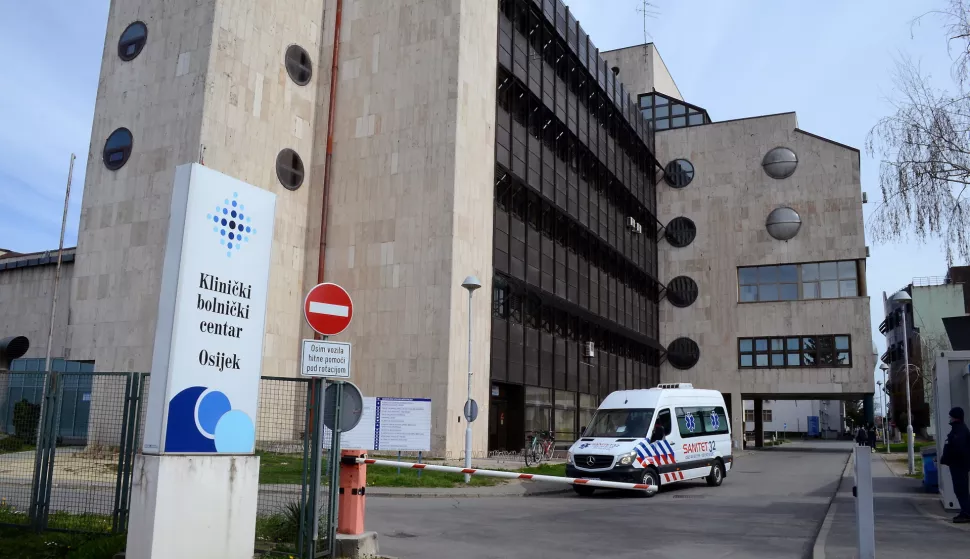 osijek, 14 ožujka 2020, 12,00 sati, kbc, klinički bolnički centar osijek, koronavirus, covid-19, snimio zdenko pu&scaron;ić
