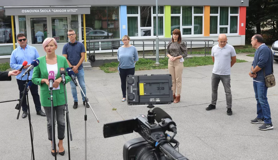 OSIJEK, 03. 09. 2020, OSNOVNA &Scaron;KOLA GRIGOR VITEZ, KORČULANSKA 1. KONFERENCIJA ZA NOVINARE NA TEMU: PRVI DAN &Scaron;KOLE U POSEBNIM UVJETIMA. KORONA VIRUS, COVID-19.
snimio GOJKO MITIĆ