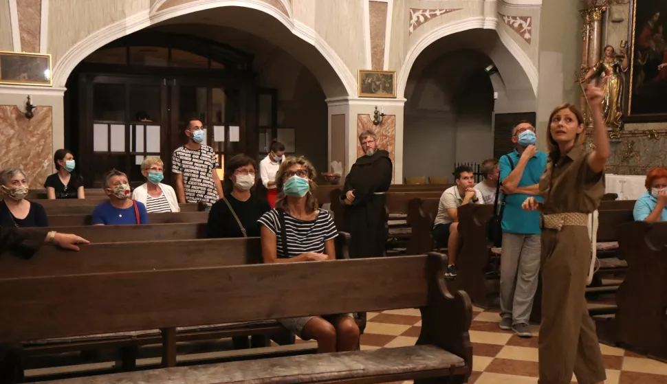 Osijek, 12.09.2020. - Tvrđa, Festival sakralne ummjetnosti, crkva sv. Mihaela Arkanđela, stručno vodstvo Margarete Turkalj Podmanicki, povjesničarke umjetnosti kroz crkve sv. Mihaela i Franjevačku crkvu Uzvi&scaron;enja sv. Križa.koronavirus; COVID-19 FOTO: Željko &Scaron;epić
