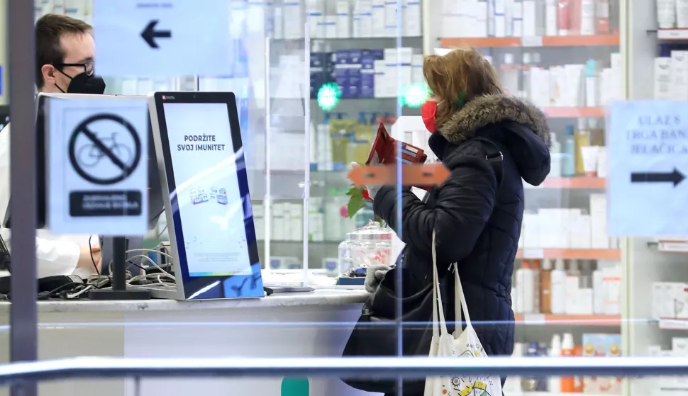 01.02.2022., Zagreb - U petom valu koronavirusa izazvanog omikron varijantom zbog blazih simptoma najveci teret podnose ljekarne. Uz sve ostalo dnevno se kupuju velike kolicine kucnih antigenskih testova pa povremeno dolazi do nestasice. Photo: Patrik Macek/PIXSELL