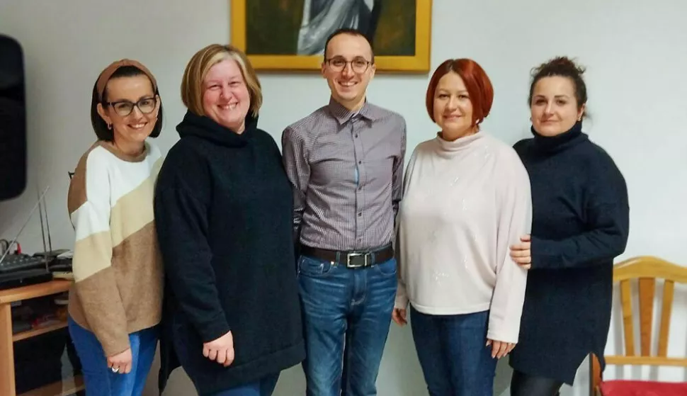 NAŠICE -Predsjednik Humanitarne udruge Dar dobrote Robert Kresić s najbližim suradnicama, s