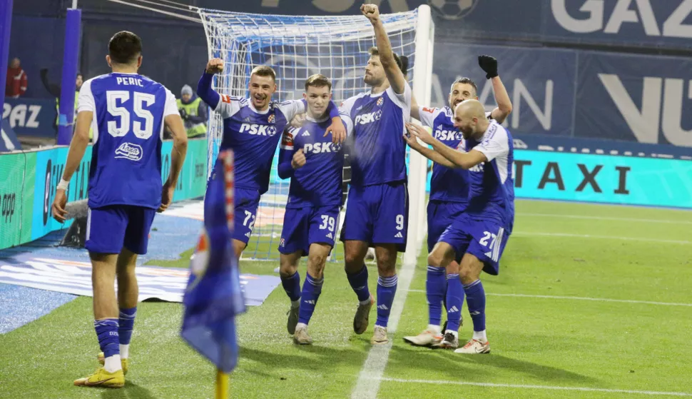 Zagreb, 17.12.2023 - Utakmica 19. kola HNL-a Dinamo - Hajduk. Na slici igra?i Dinama slave pogodak.foto HINA/ Zvonimir KUHTI?/ ik