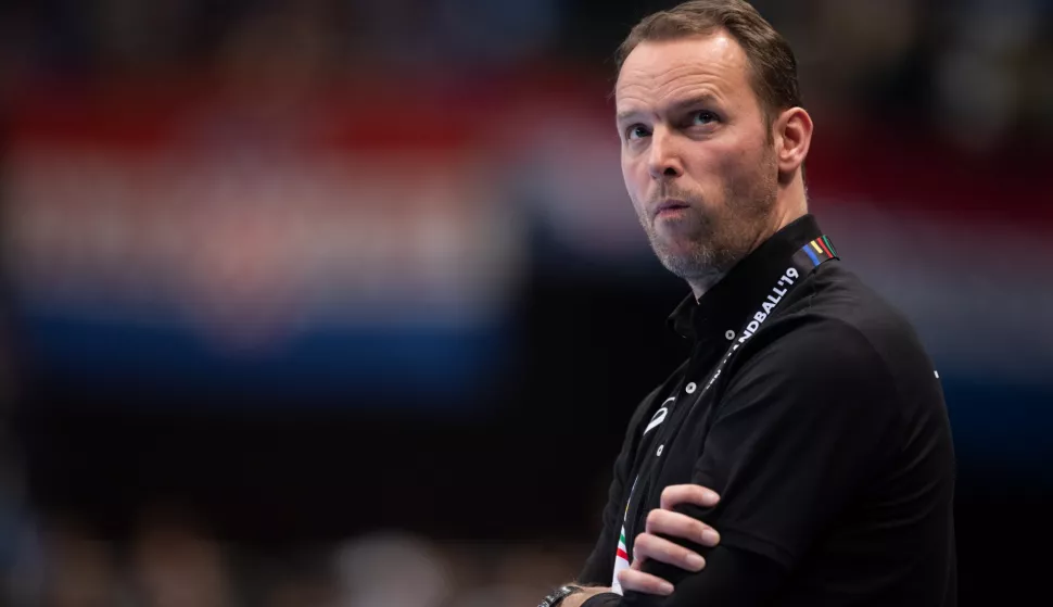 epa07280459 Japan's coach Dagur Sigurdsson reacts during the IHF Men's Handball World Championship match between Croatia and Japan in Munich, Germany, 13 January 2019. EPA/DANIEL KOPATSCH