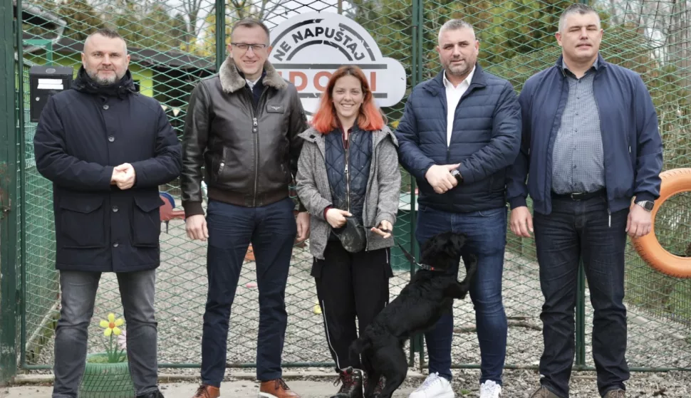 Nemetin, 29. 02. 2024., Azil; donacija; 2 tone hrane za pse; psi azil; Pevex - donator; Kresimir Bubalo - predsjednik Uprave Pevex; Mia Mihaljec - Udruga Pobjede<br>SNIMIO BRUNO JOBST 