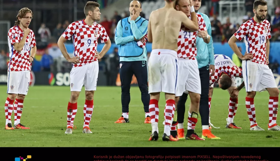 25.06.2016., Lens, Francuska - UEFA EURO 2016., osmina finala, Hrvatska - Portugal. Domagoj Vida, Ivan Perisic<br>Photo: Sanjin Strukic/PIXSELL