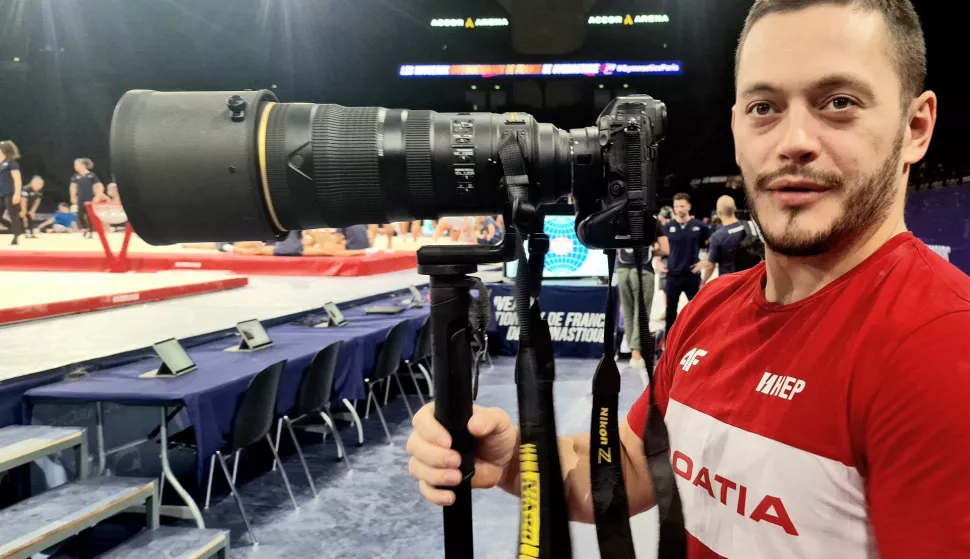 Tin Srbić s Kadićevim fotoaparatom