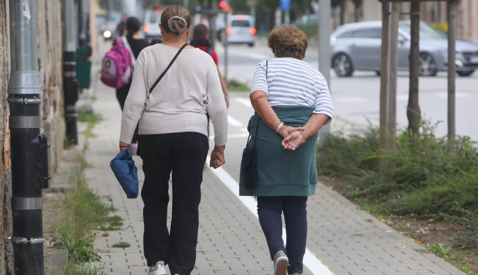 26.09.2023 - Karlovac - Brojni umirovljenici slobodno vrijeme provode na svjezem zraku. Photo: Kristina Stedul Fabac/PIXSELL
