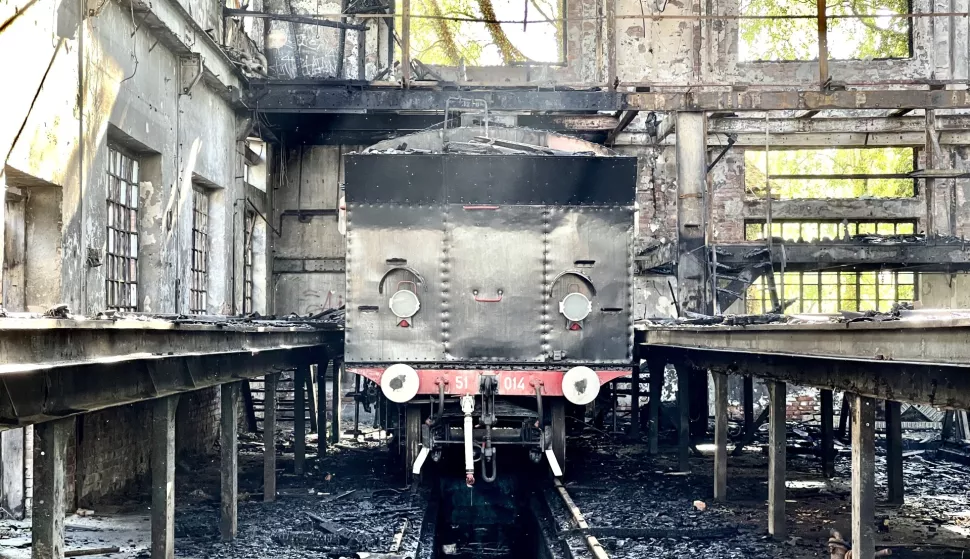 Osijek, 15. 04. 2024., HZ skladiste; pozar; lokomotiva; zgariste; policija; krim policijaSNIMIO BRUNO JOBST