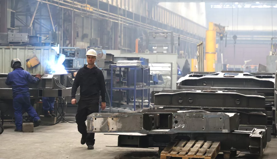 Slavonski Brod, 09. 04. 2024., Djuro Dakovic, slobodnjaci, slobodnjak, industrija, radnici, proizvodna hala, postrojenje za proizvodnju, ilustracijeSNIMIO BRUNO JOBST